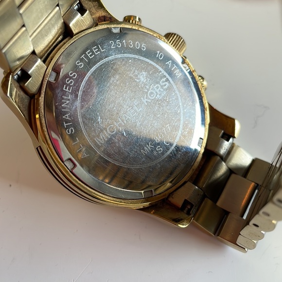 Michael Kors Oversized Runway Gold-Tone Watch - Picture 5 of 7